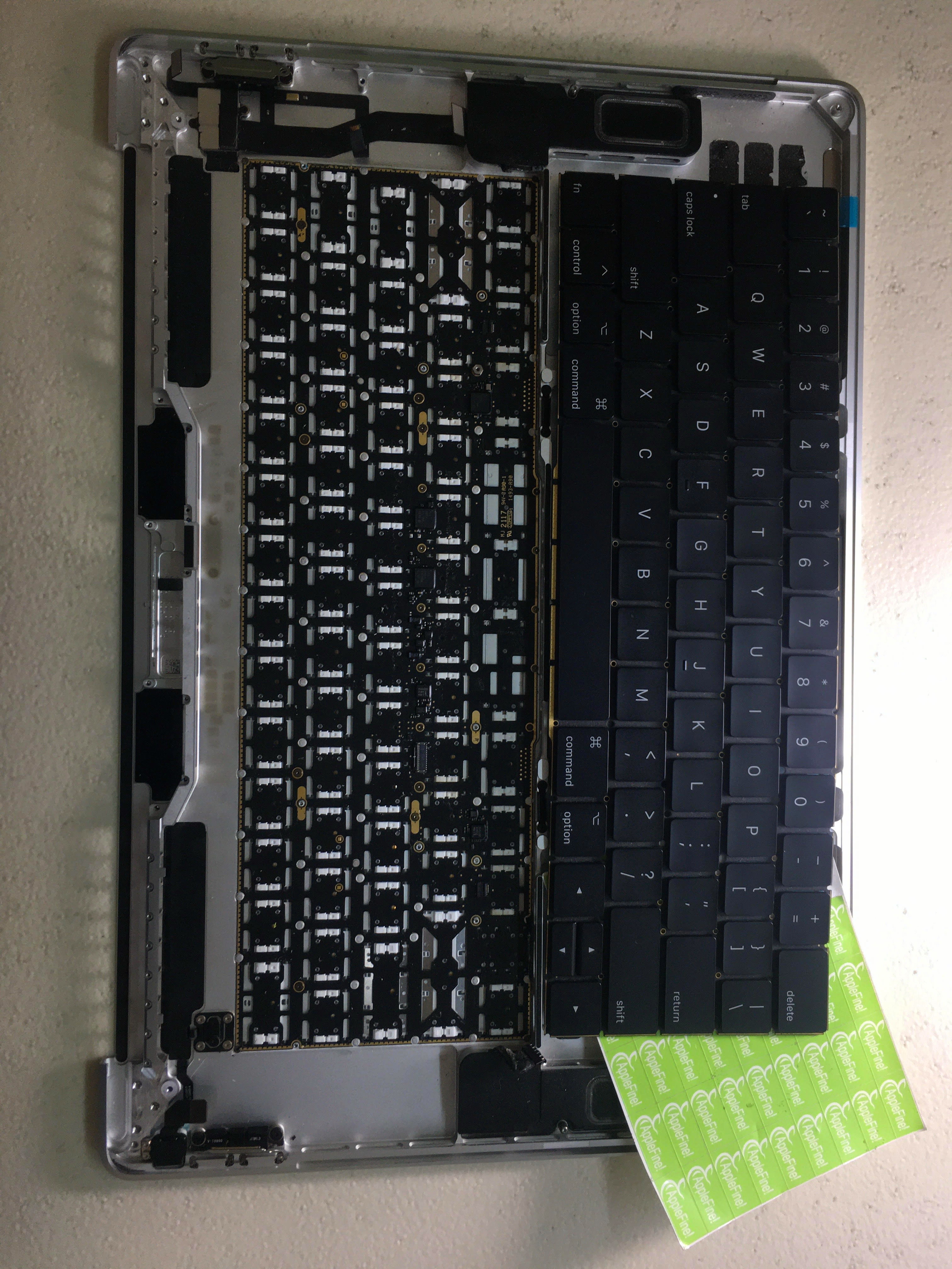 Замена клавиатуры MacBook Pro A1990